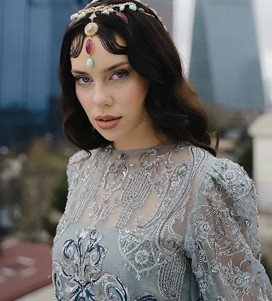 Straight Embellished Shirt with Pants and A Veil